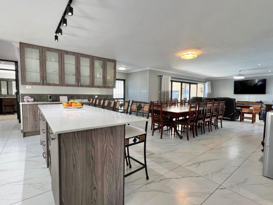 4 Bedroom Property for Sale in Wavecrest Eastern Cape